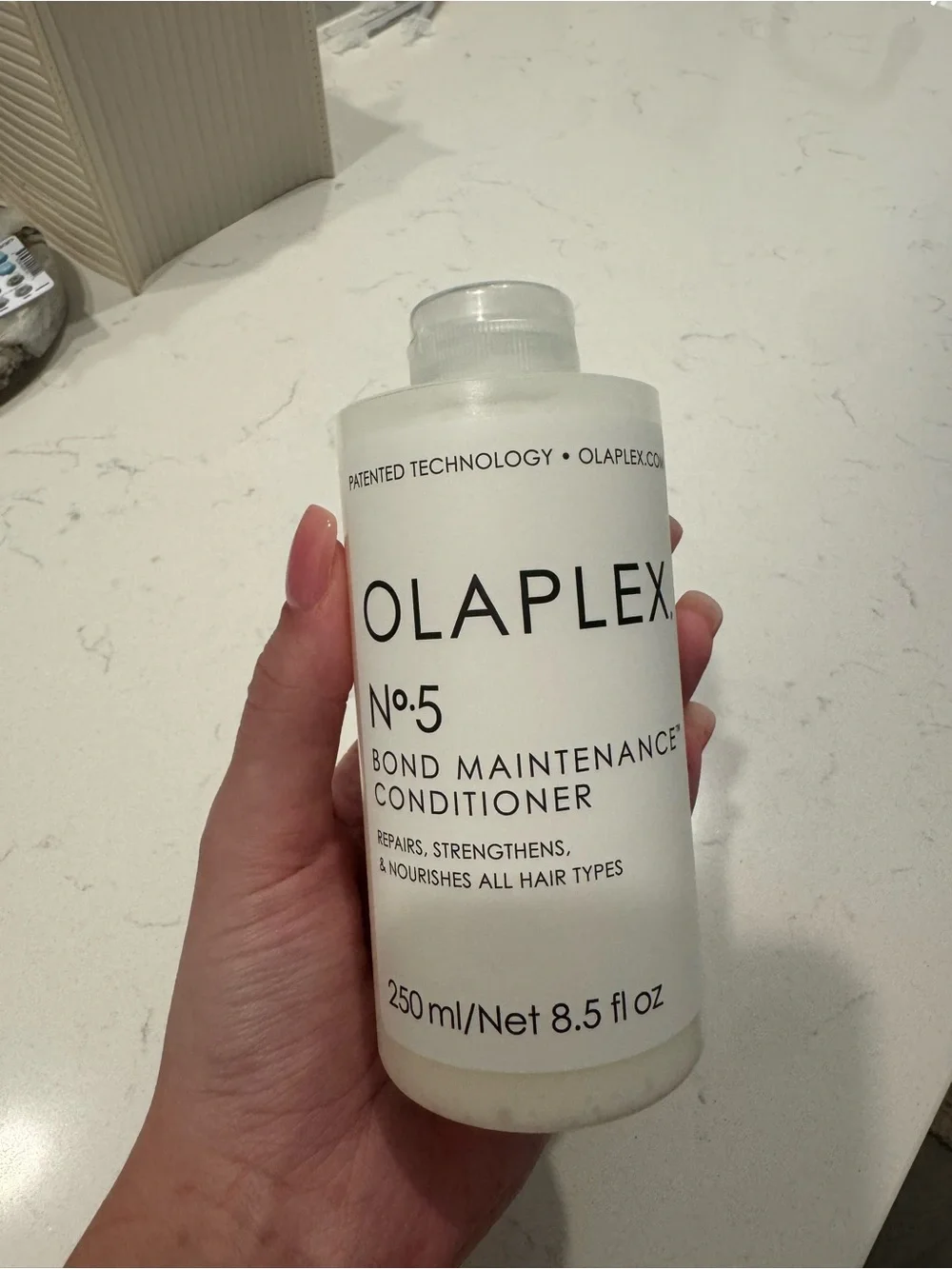 OLAPLEX No.5 Bond Maintenance Conditioner - White Bottle